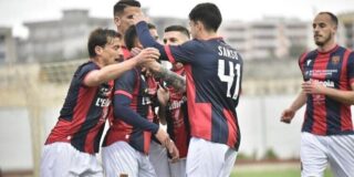 photo_6010596063066131556_y1-750x375